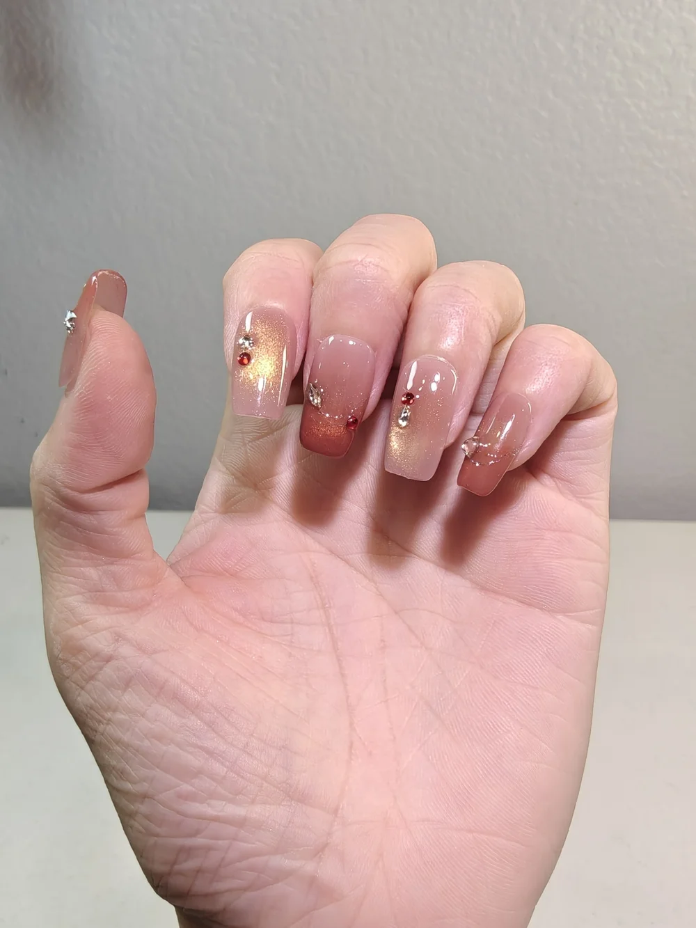 Nude Red Gold Ombre Cat Eye Short Square Press On Nails With Tiny Rhinestones